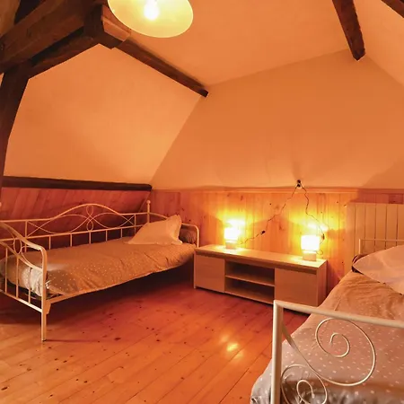 2 Bedroom Awesome In La-chapelle-saint-jean