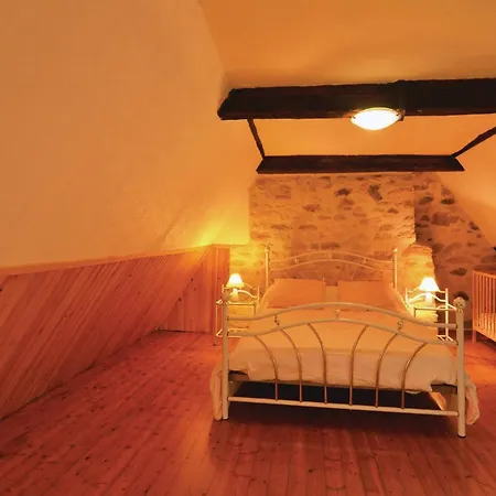 Awesome In La-chapelle-saint-jean Casa de Férias