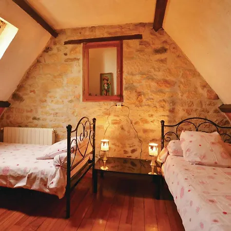 Casa de Férias Awesome In La-chapelle-saint-jean *