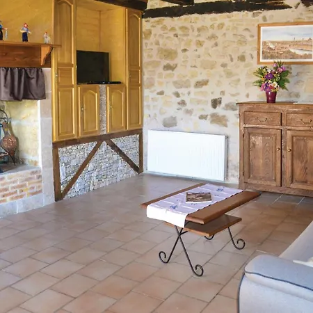 2 Bedroom Awesome In La-chapelle-saint-jean La Chapelle-Saint-Jean