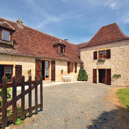 3 Bedroom Stunning In La-chapelle-saint-jean 펜션