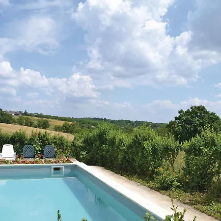 Casa vacanze 2 Bedroom Awesome In La-chapelle-saint-jean *
