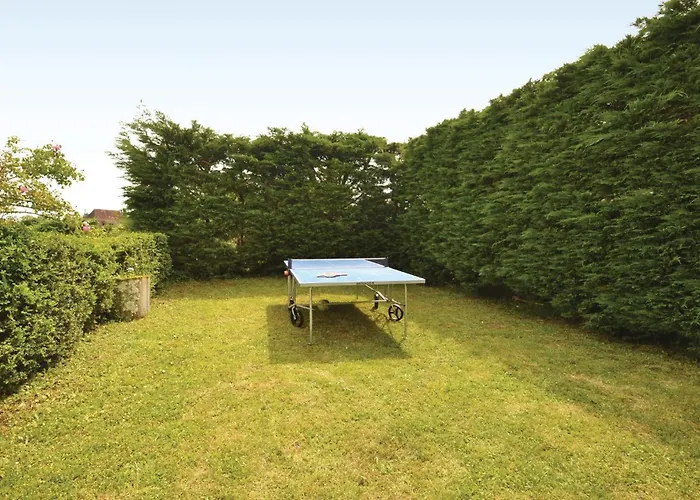 Сasa de vacaciones Awesome In La-chapelle-saint-jean